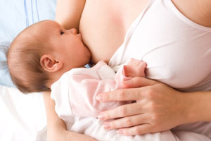 Giúp mẹ sau sinh chữa và phòng tránh tắc tia sữa