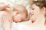 Những điều nên biết khi cho trẻ bú sữa mẹ lần đầu