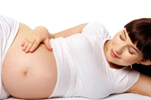 Xoa bụng, lưng mẹ bầu có thể dẫn tới sẩy thai